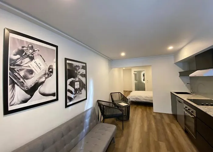 Luxury Inner-West Flat W/ Breakfast And Coffee Included!